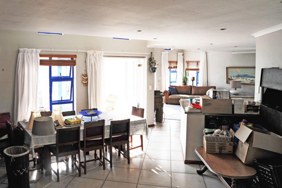 To Let 5 Bedroom Property for Rent in Paradise Beach Western Cape